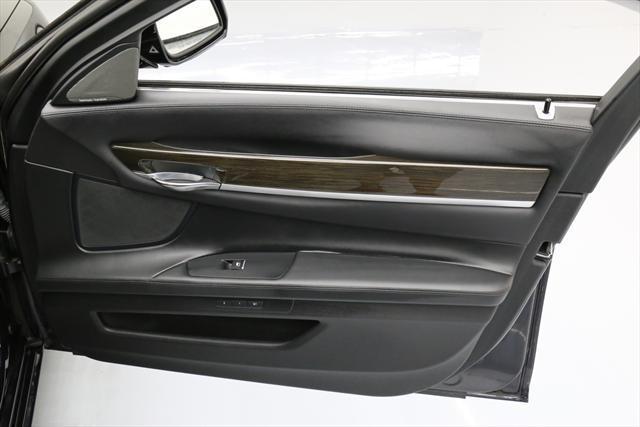 2015 BMW 7-Series (Black/Black)