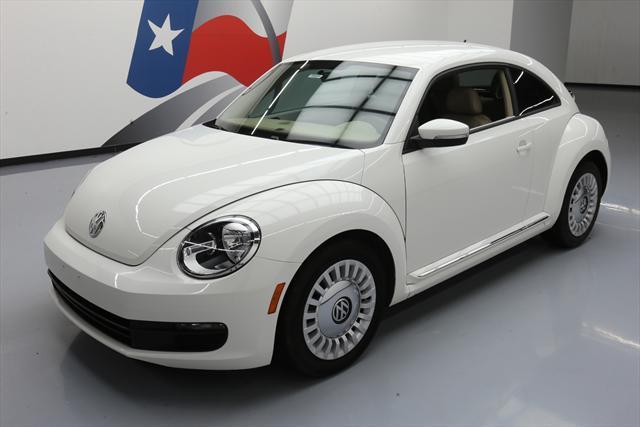 2013 Volkswagen Beetle-New (White/Tan)