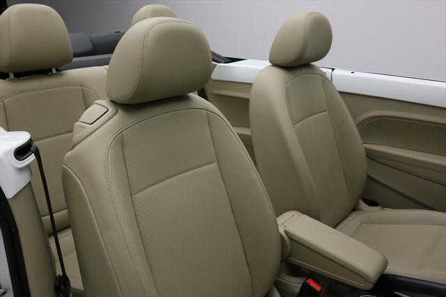 2015 Volkswagen Beetle-New (White/Tan)