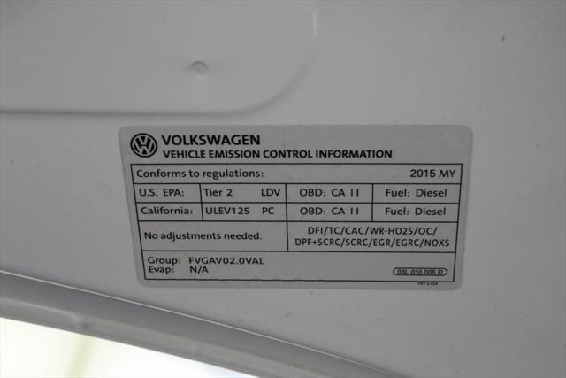 2015 Volkswagen Beetle-New (White/Tan)