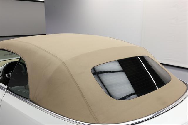 2015 Volkswagen Beetle-New (White/Tan)