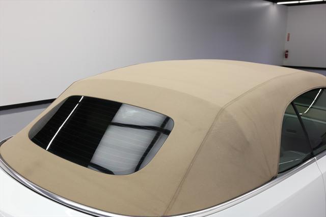 2015 Volkswagen Beetle-New (White/Tan)