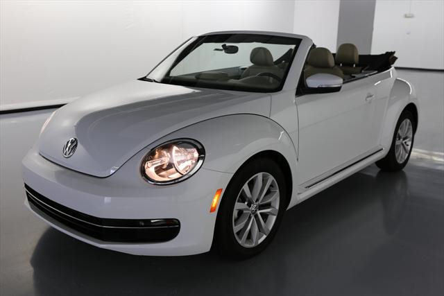 2015 Volkswagen Beetle-New (White/Tan)