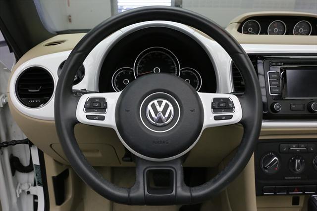 2015 Volkswagen Beetle-New (White/Tan)
