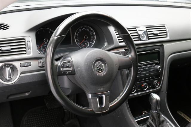 2015 Volkswagen Passat (Black/Black)
