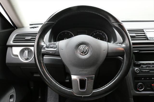 2015 Volkswagen Passat (Black/Black)