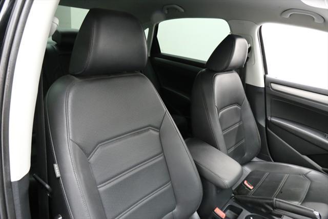 2015 Volkswagen Passat (Black/Black)