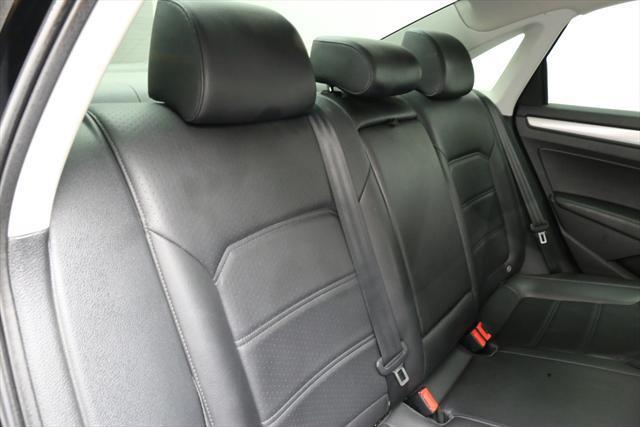 2015 Volkswagen Passat (Black/Black)