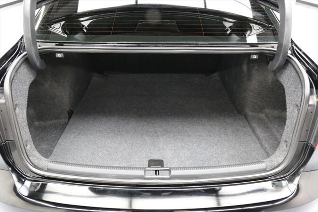 2015 Volkswagen Passat (Black/Black)