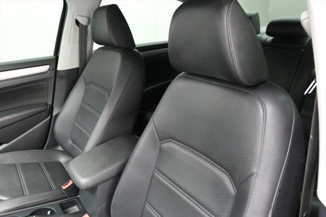 2015 Volkswagen Passat (Black/Black)