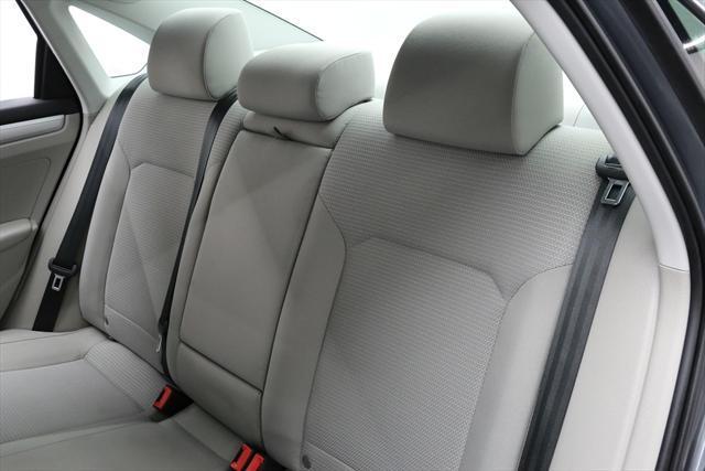 2016 Volkswagen Passat (Gray/Gray)