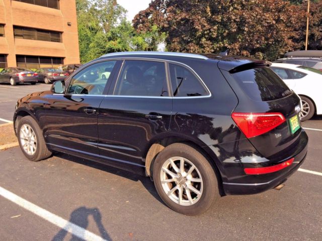 2011 Audi Q5 (Black/Black)