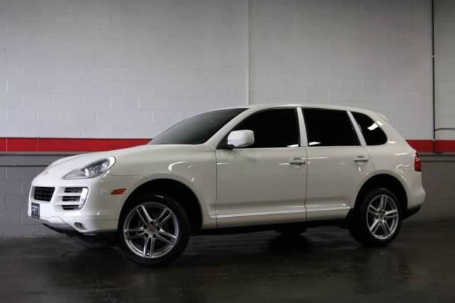 2008 Porsche Cayenne (White/Black)