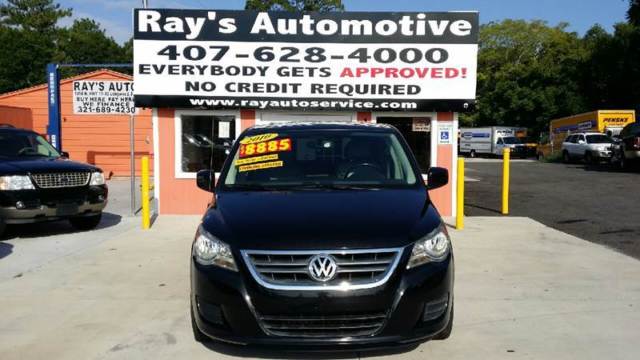 2010 Volkswagen Routan (Black/Gray)