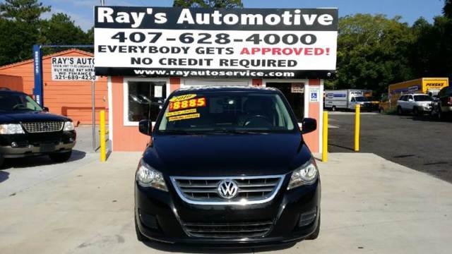 2010 Volkswagen Routan (Black/Gray)