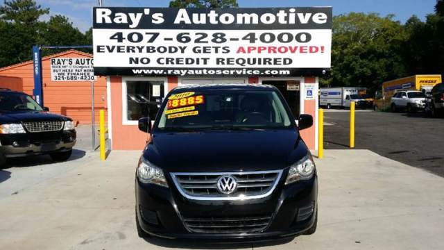 2010 Volkswagen Routan (Black/Gray)