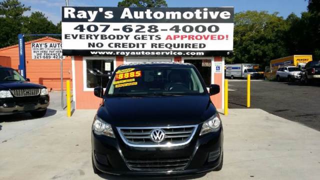 2010 Volkswagen Routan (Black/Gray)