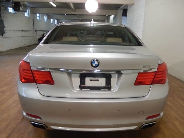 2010 BMW 7-Series (Silver/Black)