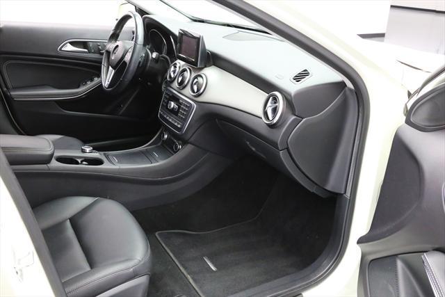 2015 Mercedes-Benz GLA-Class (White/Black)