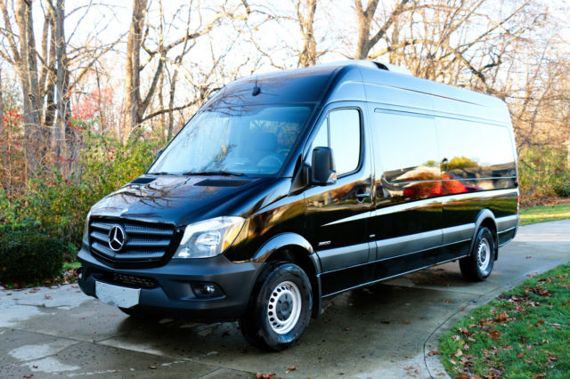 2014 Mercedes-Benz Sprinter (Black/Black)