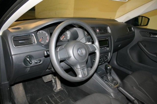 2014 Volkswagen Jetta S Sedan (Black/Black)