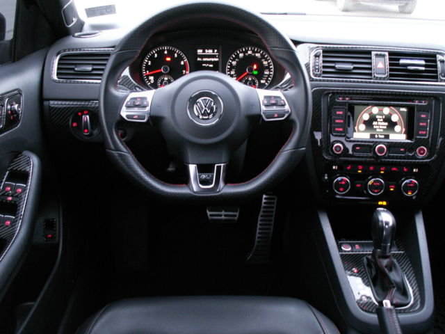 2013 Volkswagen Jetta (Black/Black)