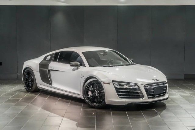 2014 Audi R8 V10 (White/Black)