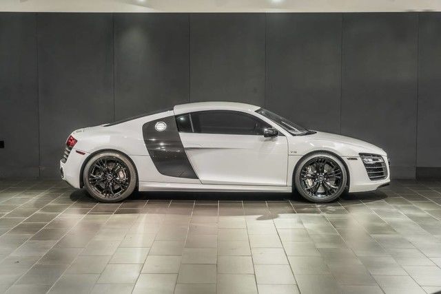 2014 Audi R8 V10 (White/Black)