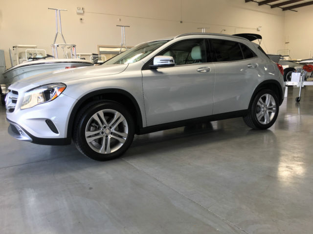 2015 Mercedes-Benz GLA-250 (MINERAL WHITE/Black)