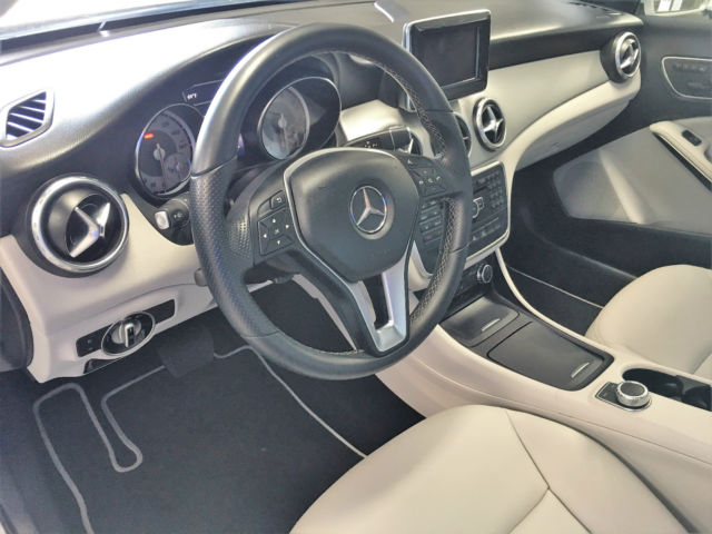 2015 Mercedes-Benz GLA-250 (MINERAL WHITE/Black)