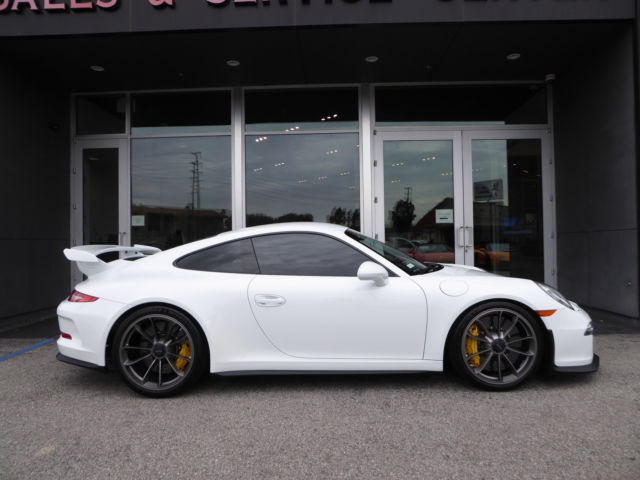 2015 Porsche 911 (White/Black)