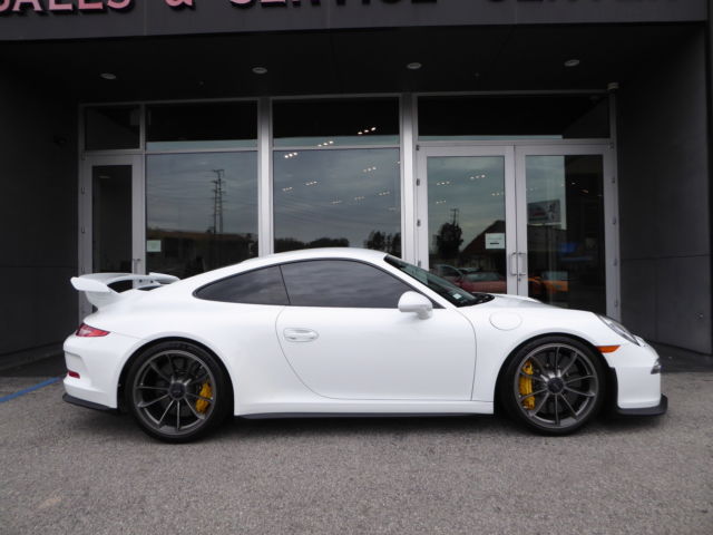 2015 Porsche 911 (White/Black)