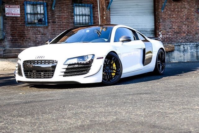 2009 Audi R8 (White/Black)