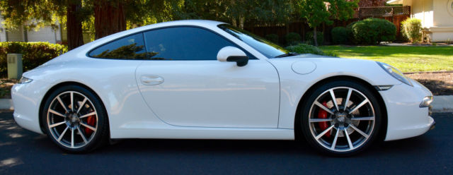2012 Porsche 911 (White/Black)