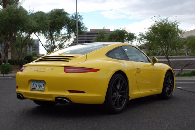 2014 Porsche 911 (Yellow/Black)