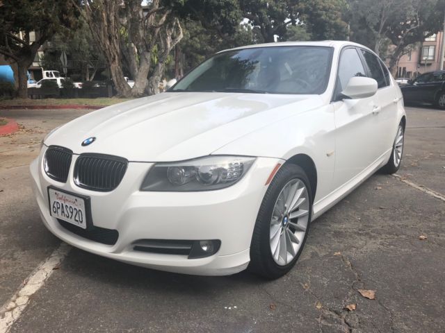 2011 BMW 3-Series (White/Black)