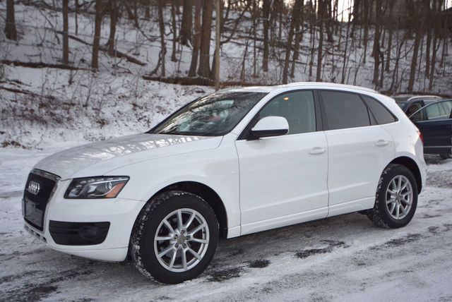 2010 Audi Q5 (White/Black)