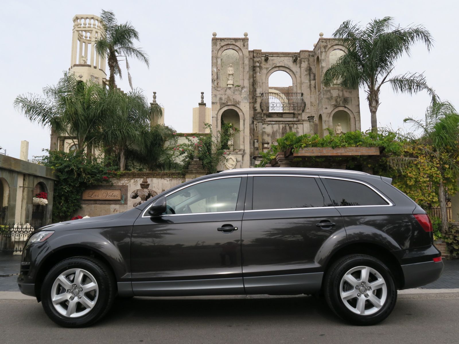 2011 Audi Q7 (Gray/Black)