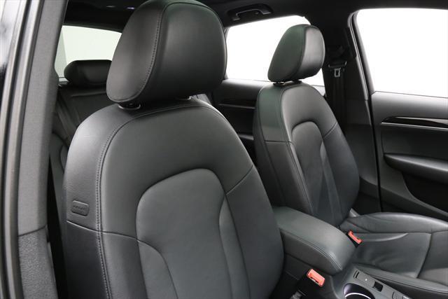 2015 Audi Q3 (Black/Black)