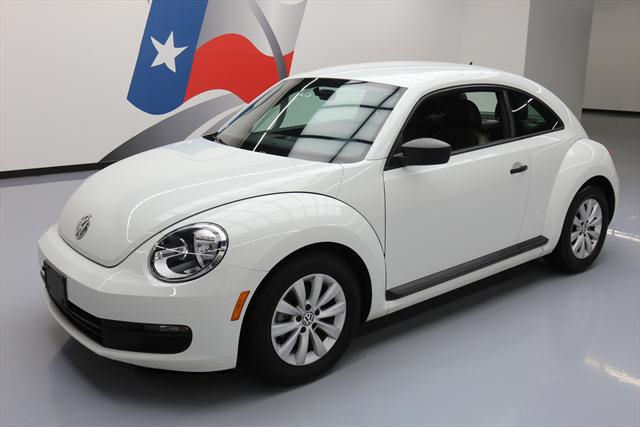 2015 Volkswagen Beetle-New (White/Black)