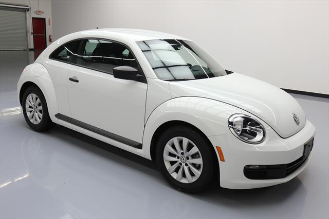 2015 Volkswagen Beetle-New (White/Black)