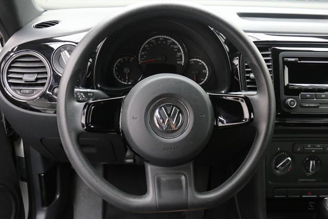 2015 Volkswagen Beetle-New (White/Black)