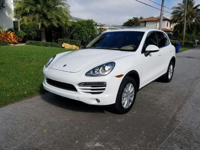 2011 Porsche Cayenne (Sand White/Luxor Beige)