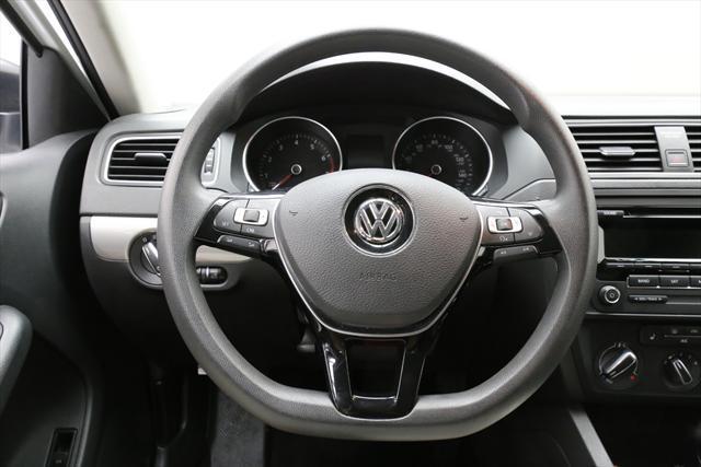 2015 Volkswagen Jetta (White/Black)