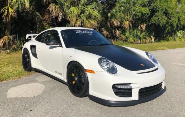 2011 Porsche 911 (White/Black)