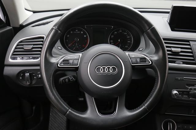 2016 Audi Q3 (Black/Black)