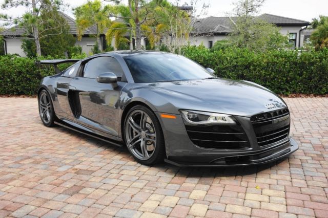 2012 Audi R8 (Gray/Black)