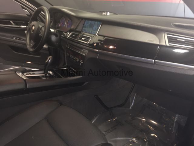 2013 BMW 7-Series (Gray/Black)