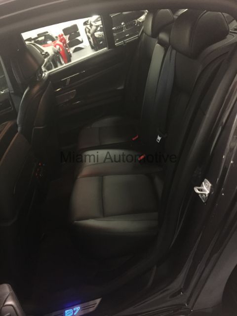 2013 BMW 7-Series (Gray/Black)