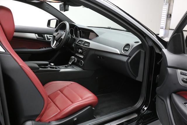2015 Mercedes-Benz C-Class (Black/Red)